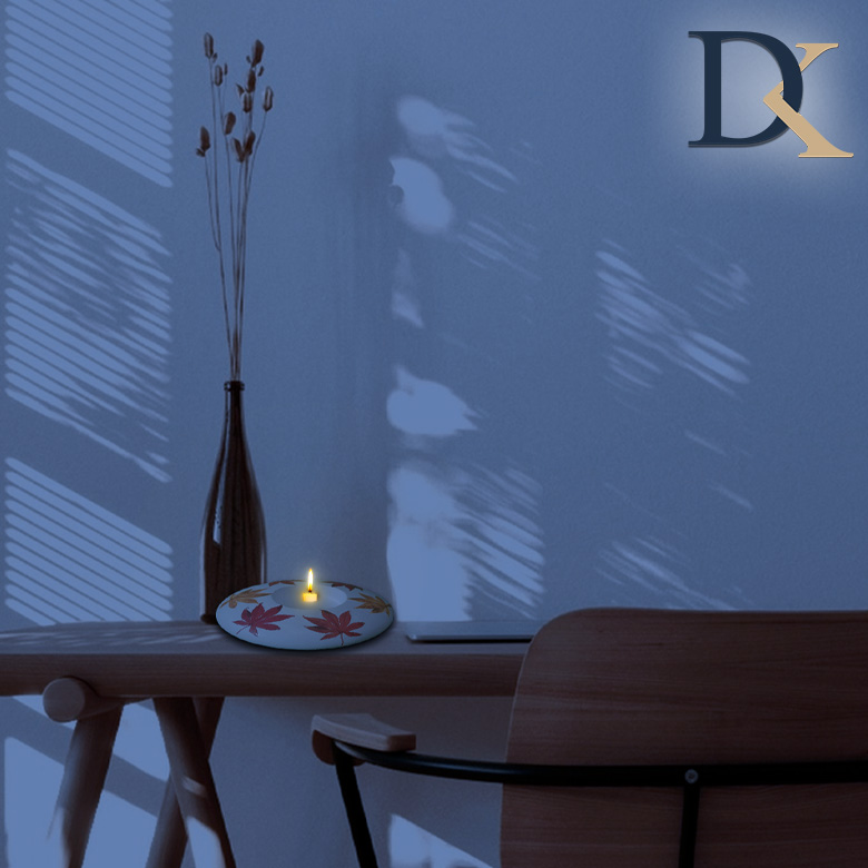 جا شمعی طرح پاییزی بر روی میز