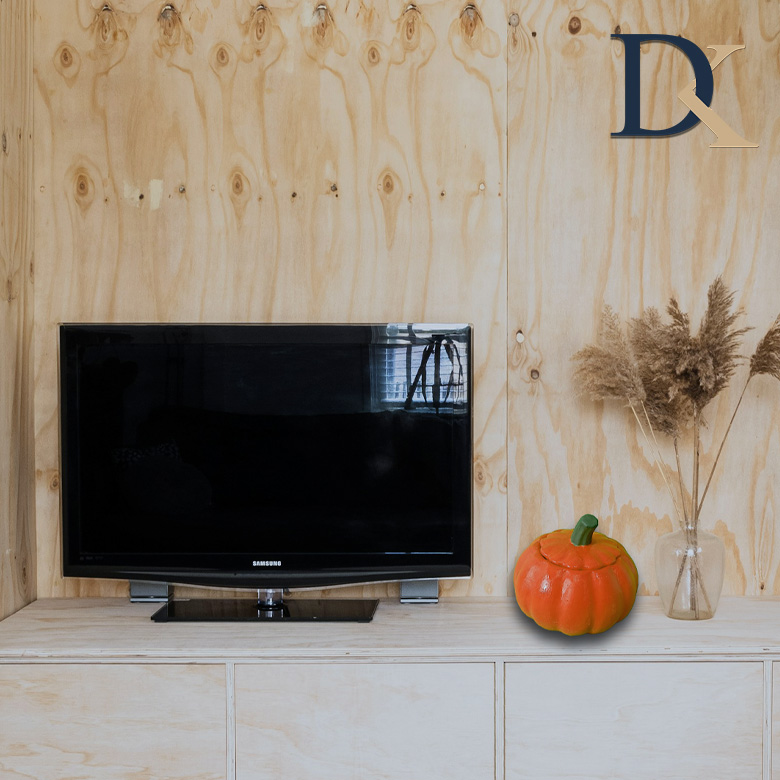 ایده استفاده از جا شمعی کنار تلویزیون