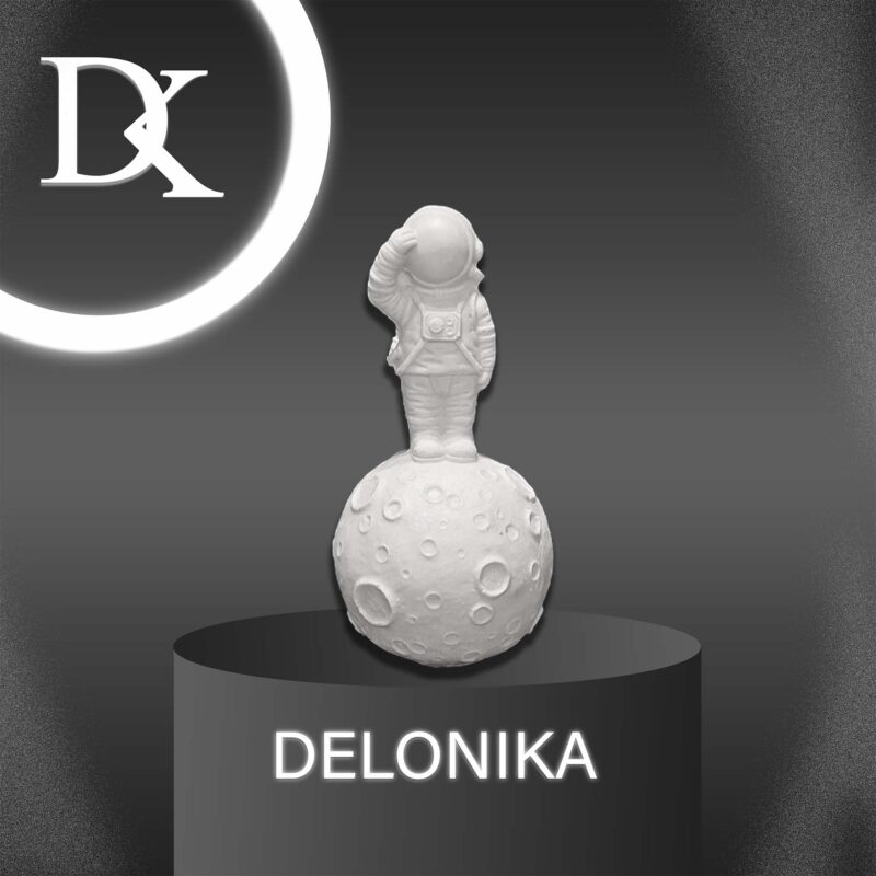 خرید مجسمه فضانورد و ماه