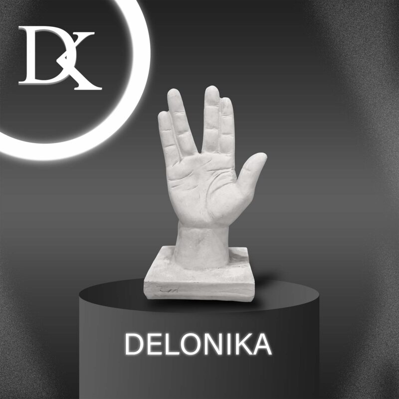مجسمه دست دلونیکا