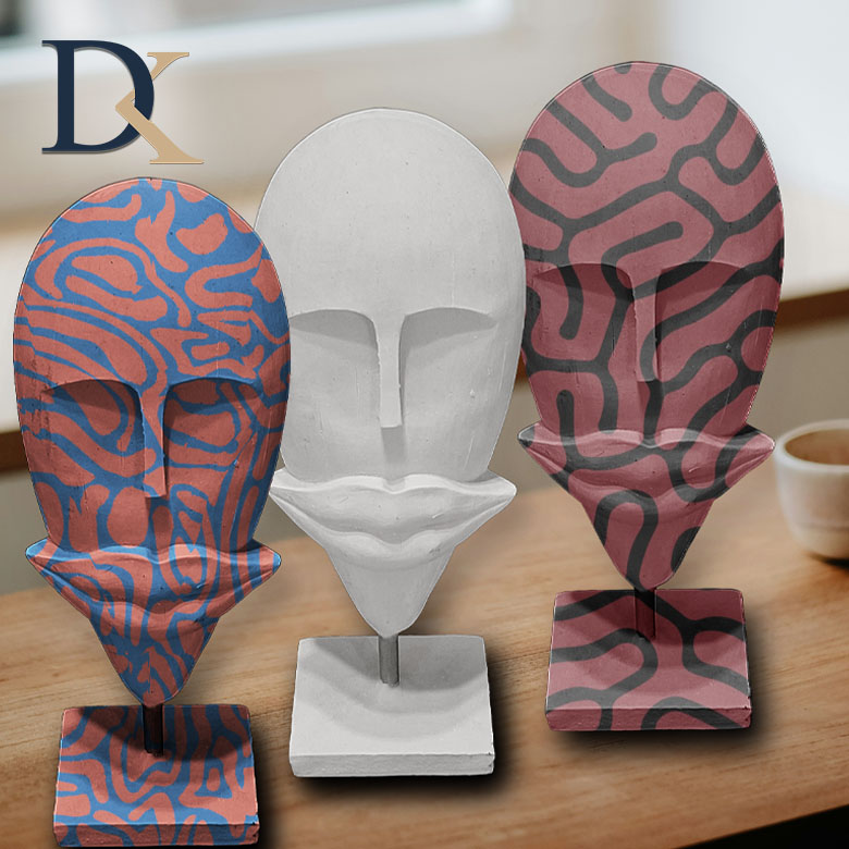 مجسمه انتزاعی لب برجسته در رنگ های مختلف